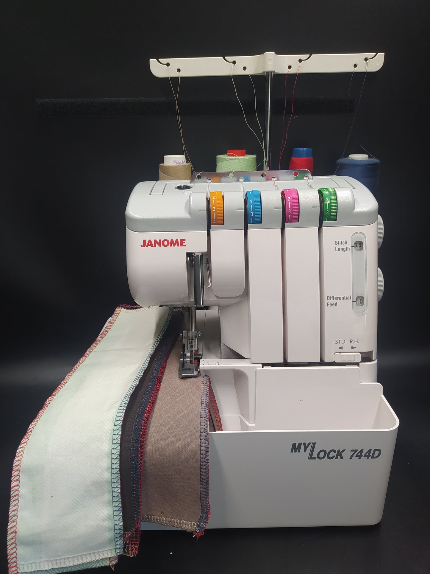 JANOME MY LOCK 744D