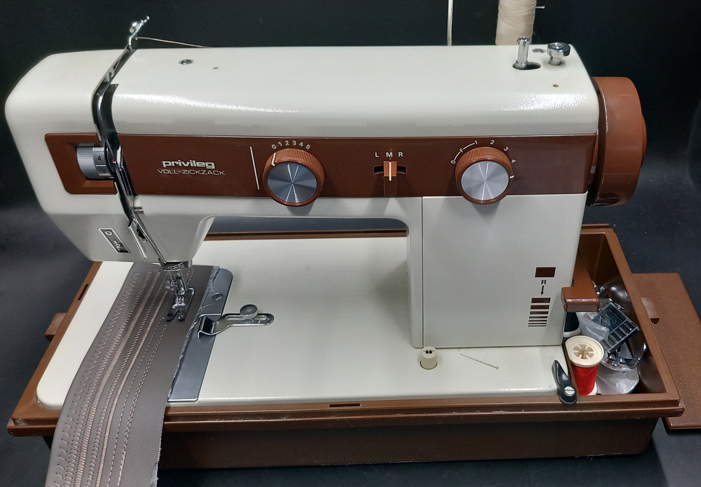 PRIVILEG  VOLL-ZICKZAC