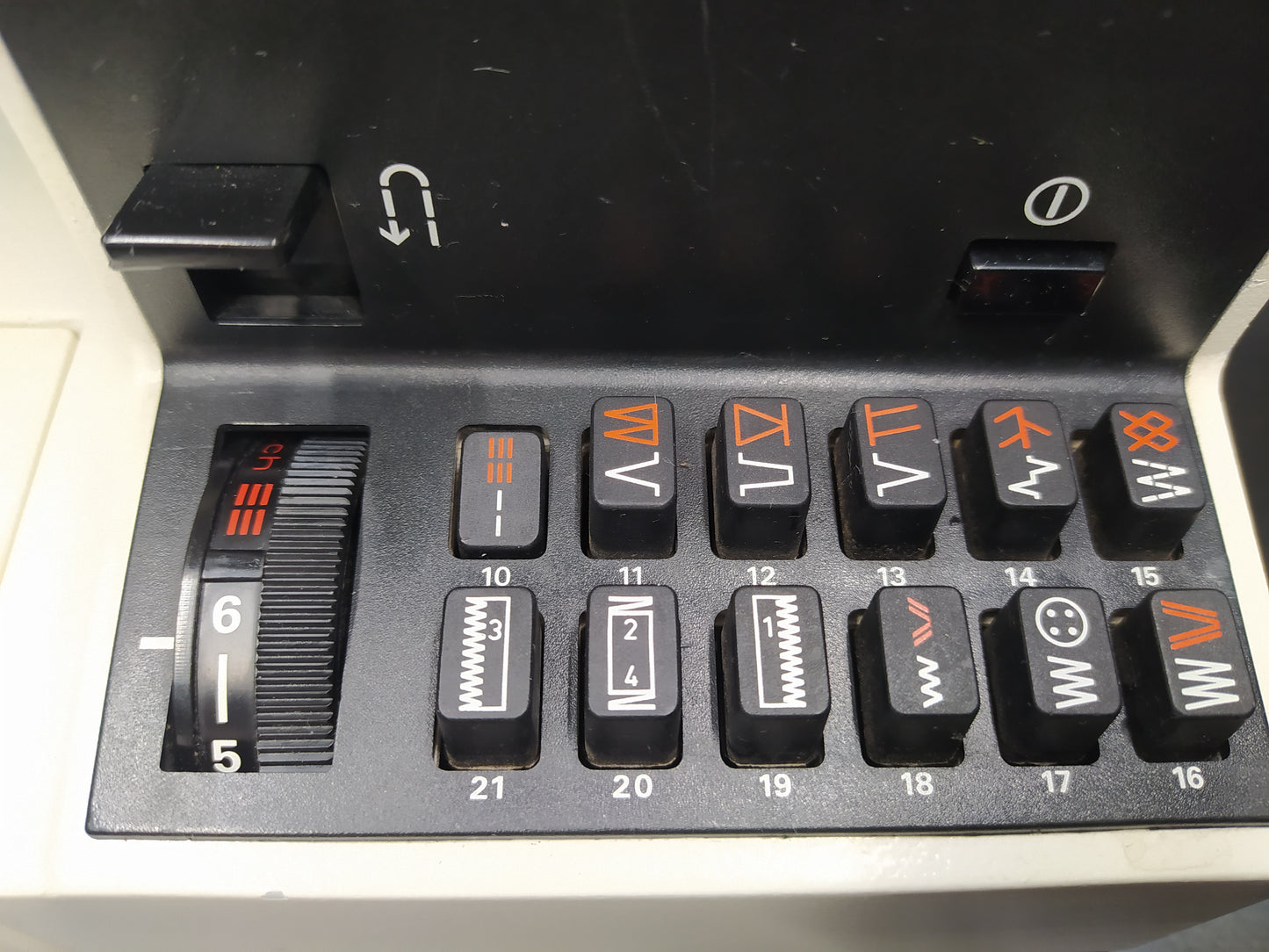 PFAFF TIPMATIC 1027